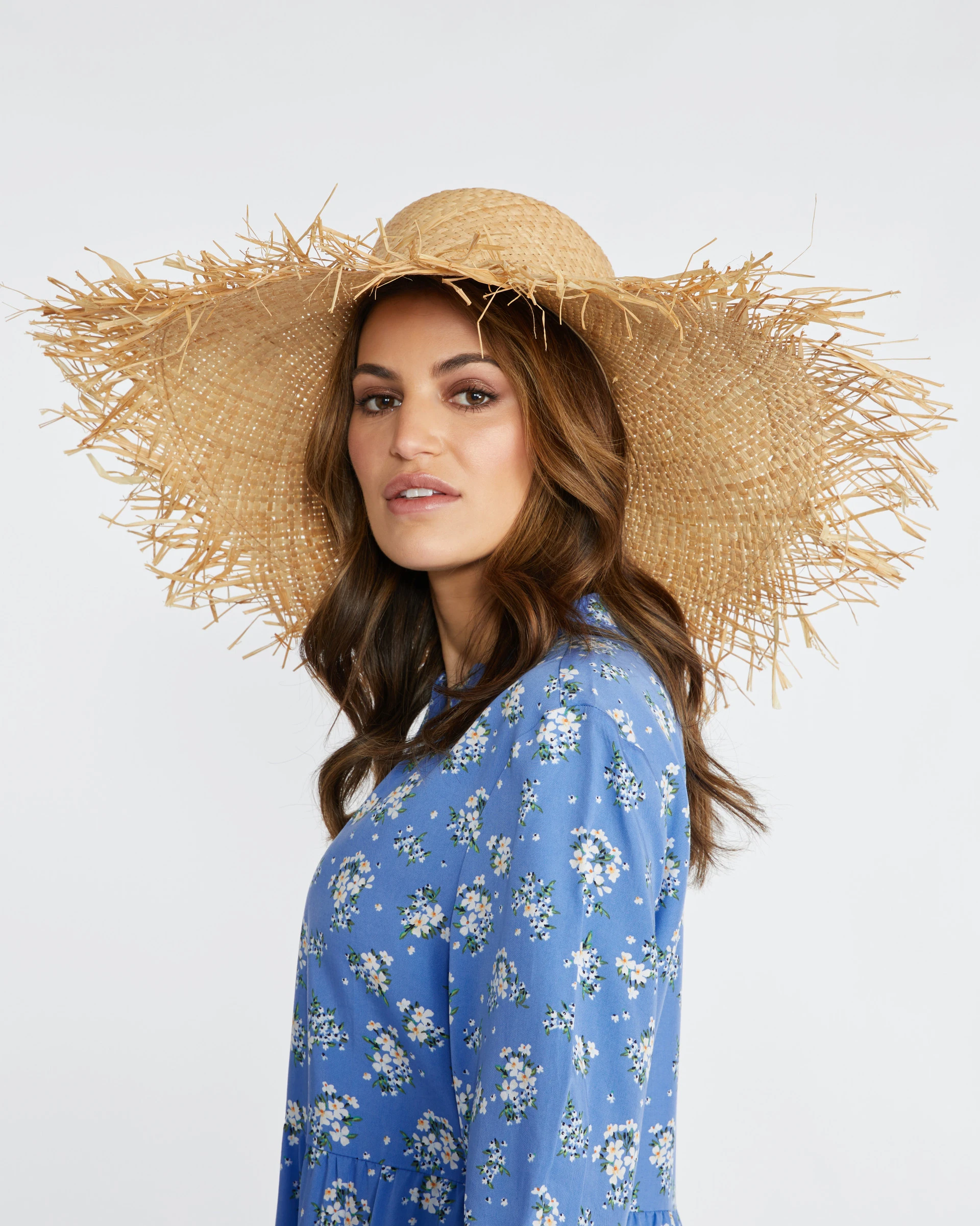 17567-oversized-floppy-straw-hat-with-frayed-edges-1.webp