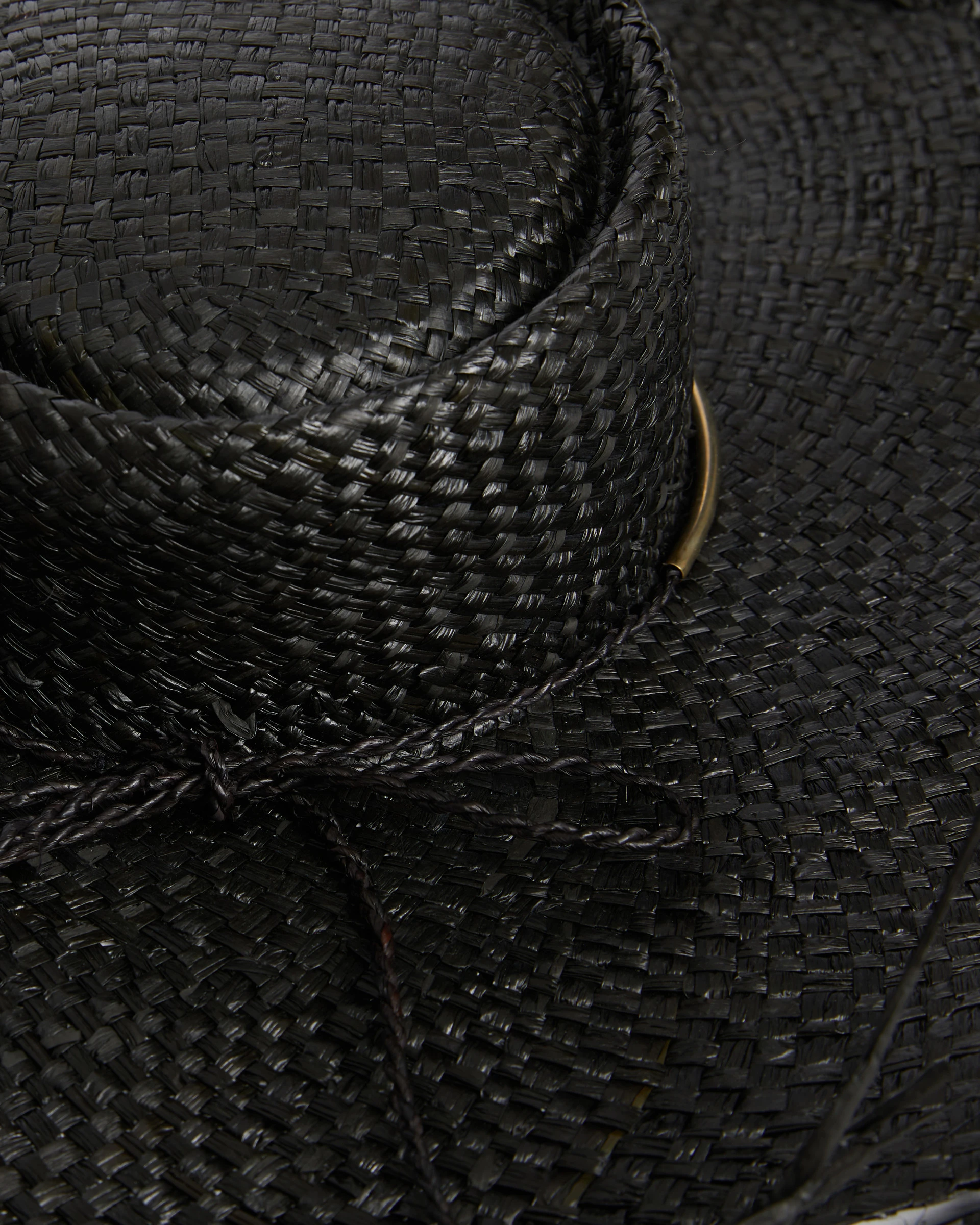 17567-oversized-floppy-straw-hat-with-frayed-edges-1.webp